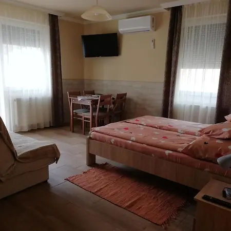 Imola Es Andrea Apartmanhaz 3 Apartment *