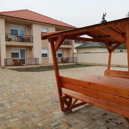 Lejlighed Imola Es Andrea Apartmanhaz 3