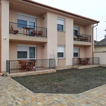 Imola Es Andrea Apartmanhaz 3 Hajdúszoboszló
