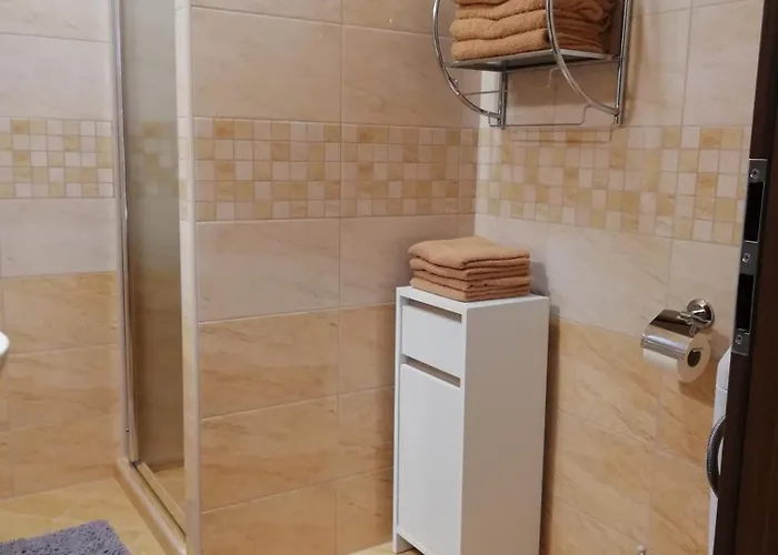 Imola Es Andrea Apartmanhaz 3 Хайдусобосло