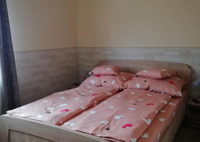 Imola Es Andrea Apartmanhaz 3 Апартаменты Хайдусобосло