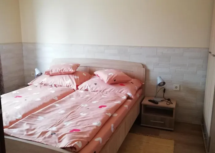 Imola Es Andrea Apartmanhaz 3 * Хайдусобосло