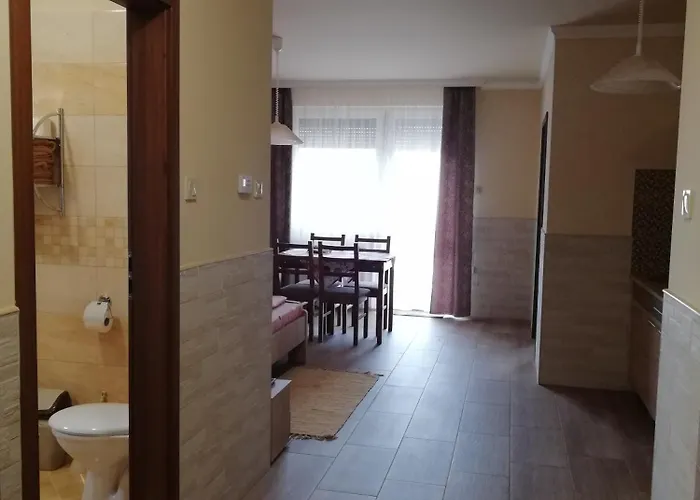 Imola Es Andrea Apartmanhaz 3 Апартаменты Хайдусобосло