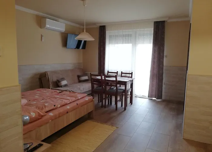 Imola Es Andrea Apartmanhaz 3 Апартаменты *