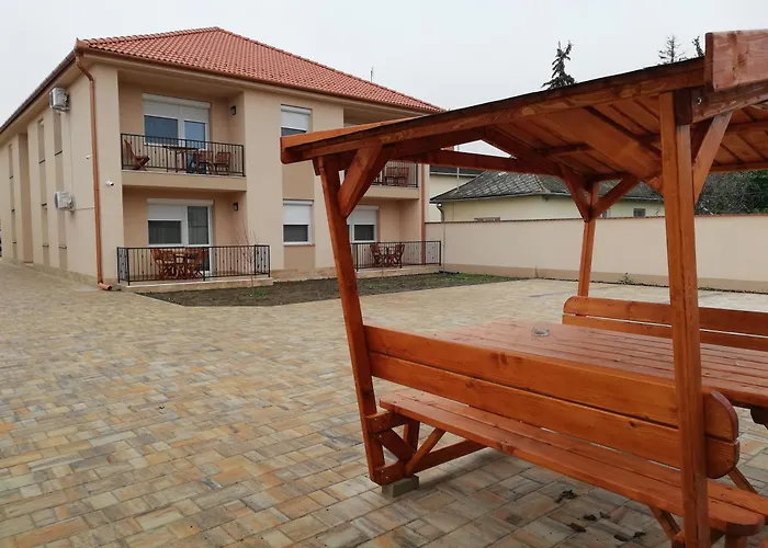 Апартаменты Imola Es Andrea Apartmanhaz 3