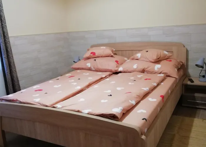 Апартаменты Imola Es Andrea Apartmanhaz 3 Хайдусобосло