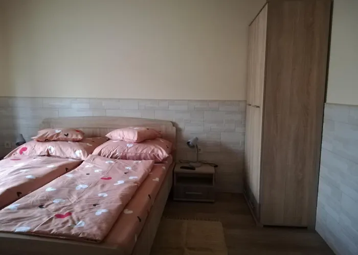 Imola Es Andrea Apartmanhaz 3 * Хайдусобосло