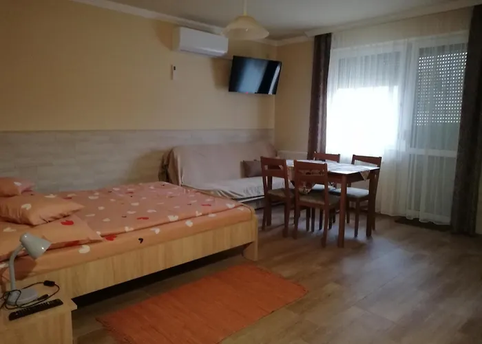 Апартаменты Imola Es Andrea Apartmanhaz 3