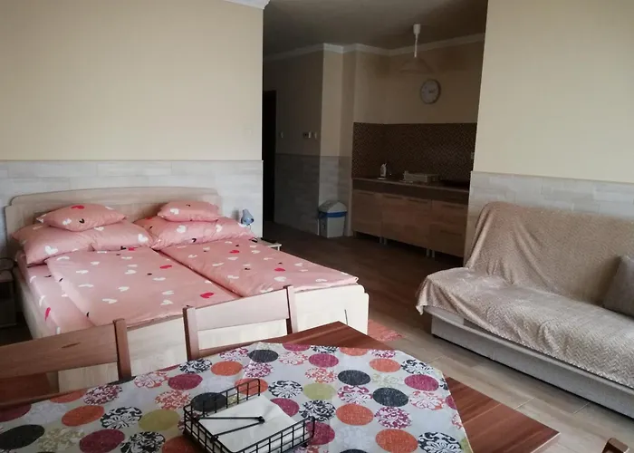 Imola Es Andrea Apartmanhaz 3 Хайдусобосло