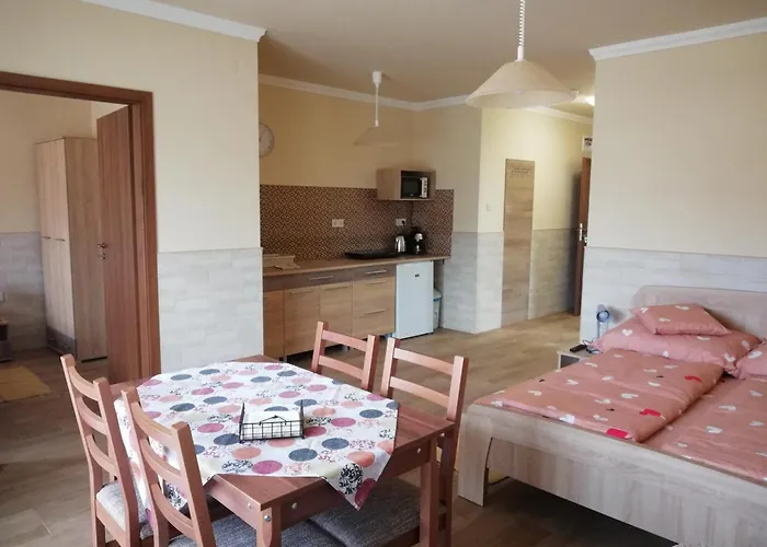 Апартаменты Imola Es Andrea Apartmanhaz 3 *