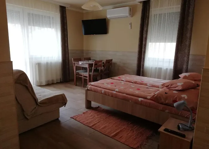 Imola Es Andrea Apartmanhaz 3 Апартаменты *